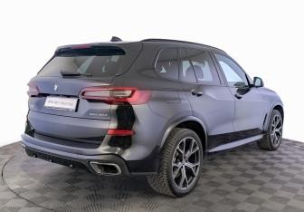Подержанный автомобиль BMW X5 2021 года (5 фото)