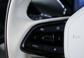 Подержанный автомобиль Geely Monjaro 2022 года (11 фото)