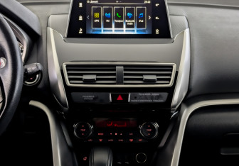 Подержанный автомобиль Mitsubishi Eclipse Cross 2019 года (15 фото)