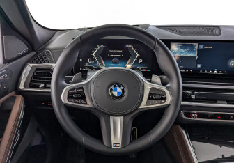 Подержанный автомобиль BMW X6 2025 года (21 фото)