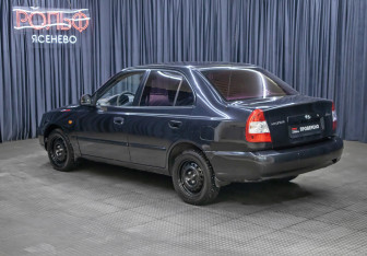 Подержанный автомобиль Hyundai Accent Sedan 2007 года (7 фото)
