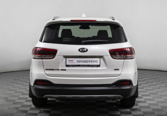 Подержанный автомобиль Kia Sorento 2017 года (6 фото)