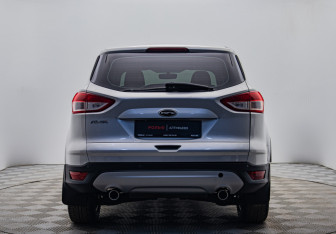 Подержанный автомобиль Ford Kuga 2015 года (4 фото)