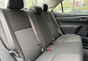 Подержанный автомобиль Toyota Corolla Sedan 2015 года (11 фото)