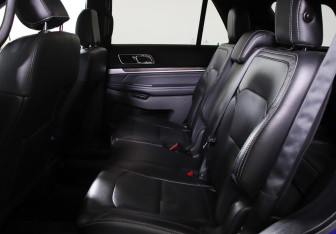 Подержанный автомобиль Ford Explorer 2018 года (13 фото)