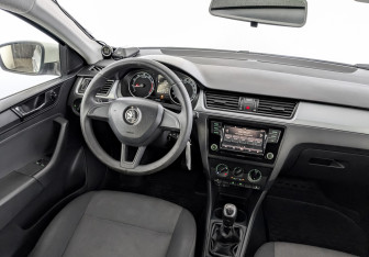 Подержанный автомобиль Skoda Rapid Liftback 2017 года (26 фото)