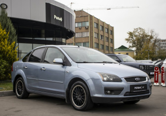 Подержанный автомобиль Ford Focus Sedan 2006 года (3 фото)