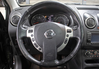 Подержанный автомобиль Nissan Qashqai+2 2011 года (17 фото)