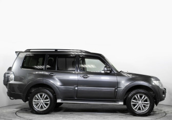Подержанный автомобиль Mitsubishi Pajero 2013 года (4 фото)