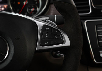 Подержанный автомобиль Mercedes-Benz GLE 2017 года (24 фото)