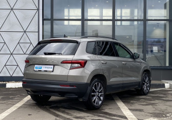 Подержанный автомобиль Skoda Karoq 2022 года (5 фото)