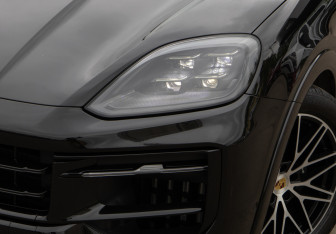 Подержанный автомобиль Porsche Cayenne 2023 года (34 фото)