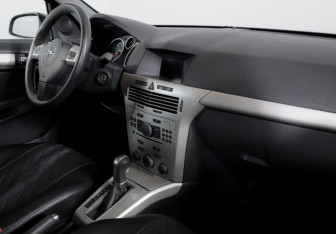 Подержанный автомобиль Opel Astra Wagon 2007 года (9 фото)
