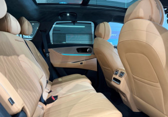 Подержанный автомобиль Jaecoo J8 2024 года (11 фото)