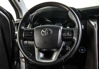 Подержанный автомобиль Toyota Fortuner 2018 года (12 фото)