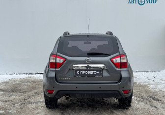 Подержанный автомобиль Nissan Terrano 2014 года (7 фото)