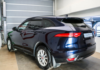 Подержанный автомобиль Jaguar F-Pace 2016 года (6 фото)