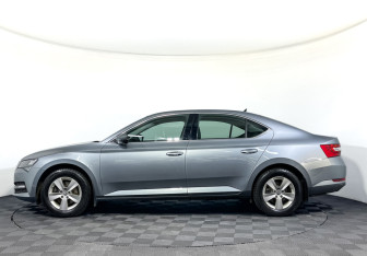 Подержанный автомобиль Skoda Superb Liftback 2021 года (8 фото)