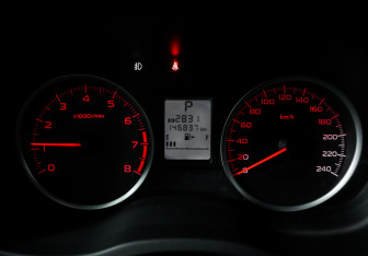 Подержанный автомобиль Subaru XV 2014 года (11 фото)