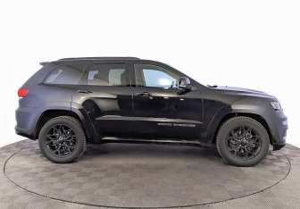 Подержанный автомобиль Jeep Grand Cherokee 2021 года (4 фото)