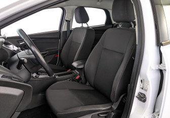 Подержанный автомобиль Ford Focus Hatchback 2018 года (20 фото)