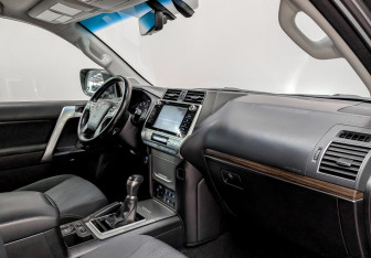 Подержанный автомобиль Toyota Land Cruiser Prado 2019 года (11 фото)