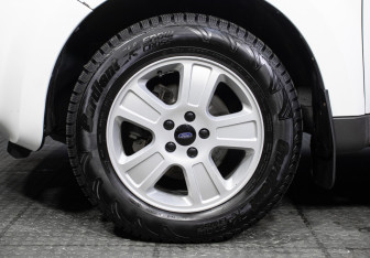 Подержанный автомобиль Ford Escape 2007 года (21 фото)