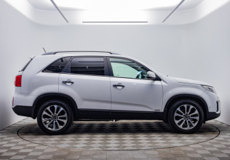 Подержанный автомобиль Kia Sorento 2014 года (6 фото)