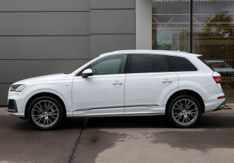 Подержанный автомобиль Audi Q7 2020 года (8 фото)