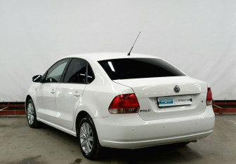 Подержанный автомобиль Volkswagen Polo Sedan 2012 года (7 фото)