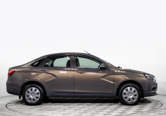 Подержанный автомобиль LADA (ВАЗ) Vesta Sedan 2018 года (3 фото)