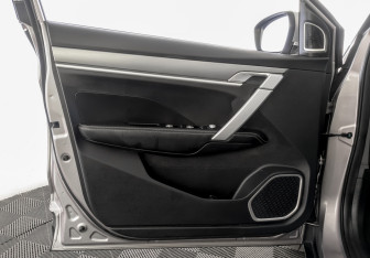 Подержанный автомобиль Geely Coolray 2023 года (19 фото)