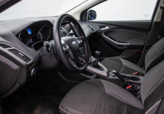 Подержанный автомобиль Ford Focus Sedan 2014 года (10 фото)