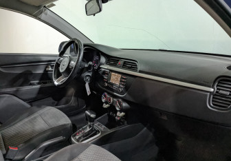 Подержанный автомобиль Kia Rio Hatchback 2019 года (12 фото)