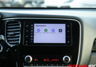 Подержанный автомобиль Mitsubishi Outlander 2020 года (16 фото)