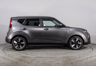 Подержанный автомобиль Kia Soul 2022 года (4 фото)