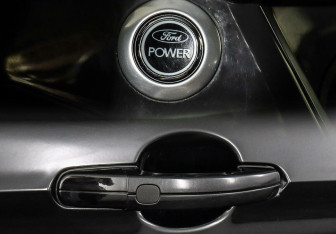 Подержанный автомобиль Ford Kuga 2013 года (14 фото)