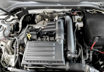 Подержанный автомобиль Volkswagen Golf Hatchback 2014 года (9 фото)