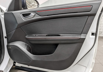 Подержанный автомобиль Renault Arkana 2021 года (24 фото)