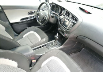 Подержанный автомобиль Kia Ceed Hatchback 2013 года (9 фото)