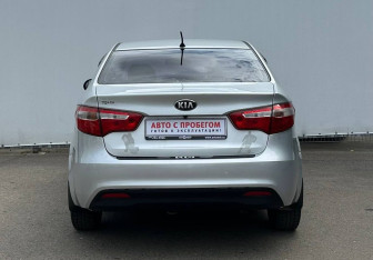 Подержанный автомобиль Kia Rio Sedan 2013 года (6 фото)