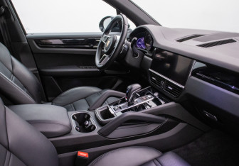 Подержанный автомобиль Porsche Cayenne 2021 года (9 фото)
