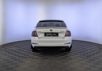 Подержанный автомобиль Skoda Octavia Liftback 2016 года (6 фото)