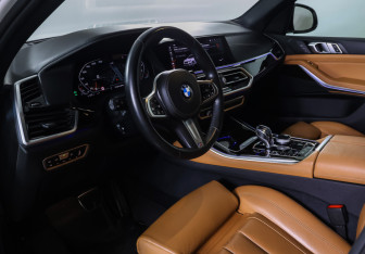 Подержанный автомобиль BMW X5 2019 года (15 фото)