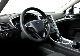 Подержанный автомобиль Ford Mondeo Sedan 2017 года (10 фото)