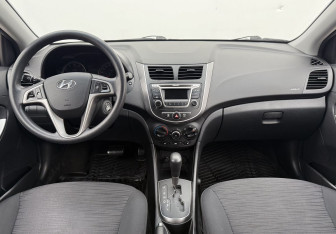 Подержанный автомобиль Hyundai Solaris Sedan 2015 года (12 фото)