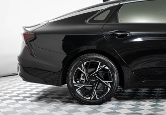 Подержанный автомобиль Kia K5 2025 года (26 фото)