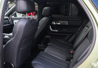 Подержанный автомобиль Jaecoo J7 2025 года (10 фото)