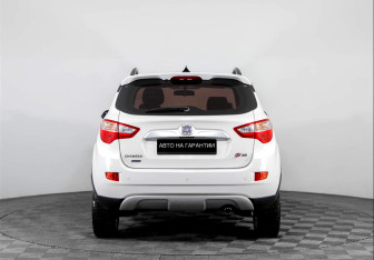 Подержанный автомобиль Changan CS35 2016 года (4 фото)