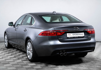 Подержанный автомобиль Jaguar XF Sedan 2017 года (7 фото)